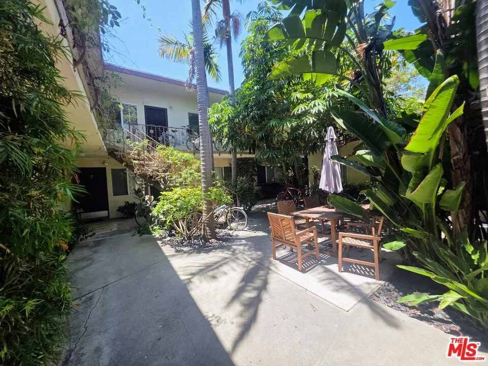 305 Broadway Street #20 Los Angeles, CA 90291