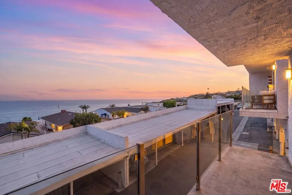 18203 Coastline Drive #2 Malibu, CA 90265