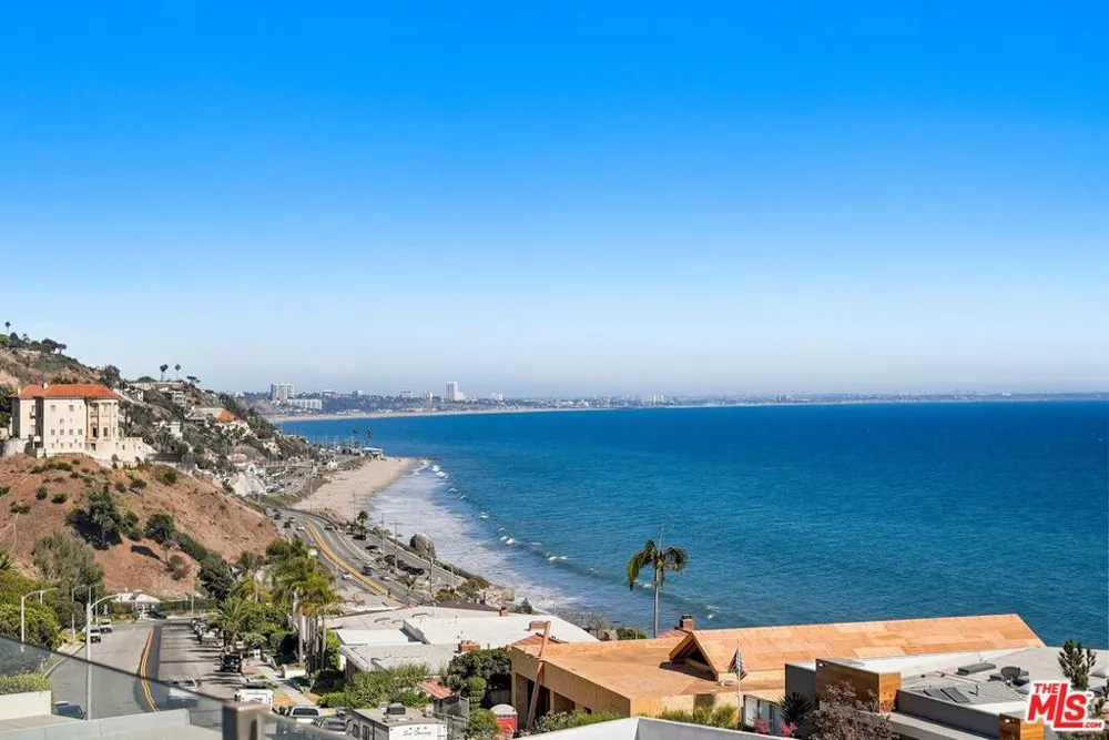 18203 Coastline Drive #2 Malibu, CA 90265
