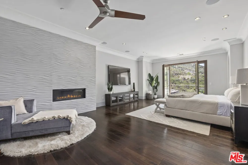 29450 Malibu View Court Agoura Hills, CA 91301