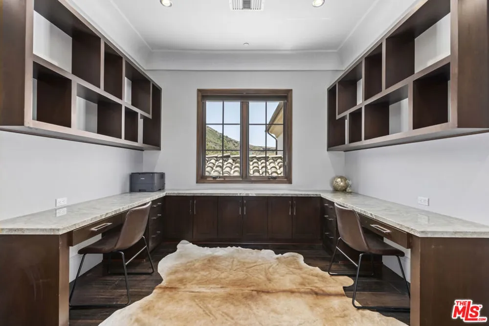 29450 Malibu View Court Agoura Hills, CA 91301