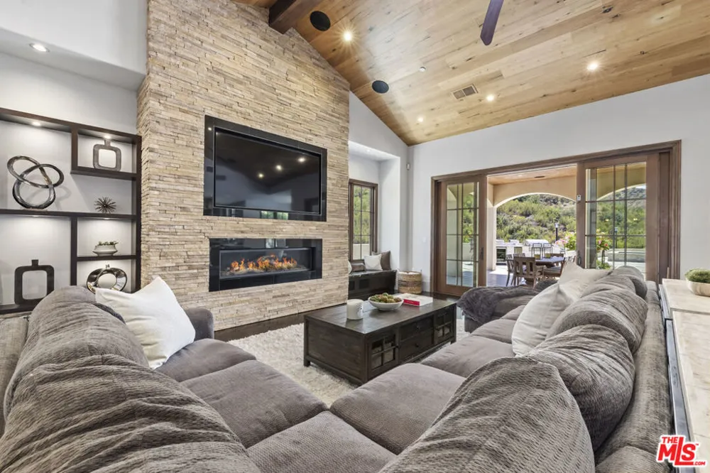 29450 Malibu View Court Agoura Hills, CA 91301