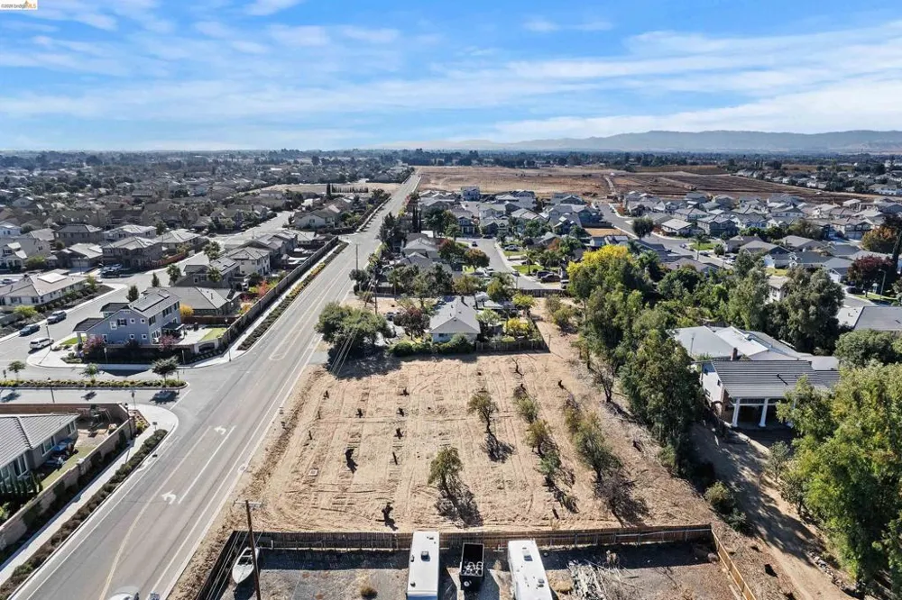 3901 Rose Oakley, CA 94561