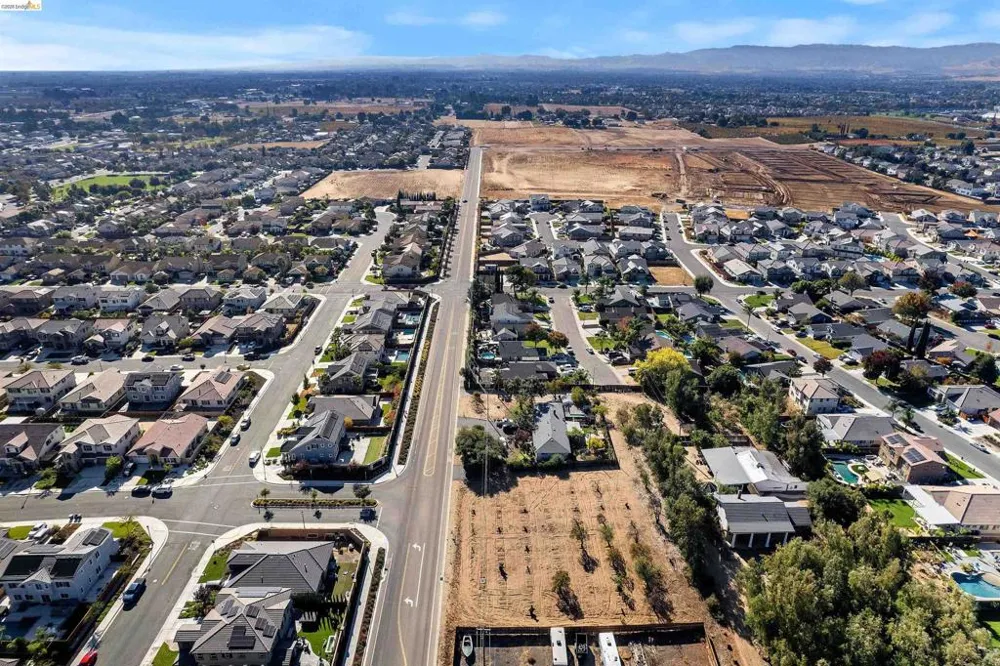 3901 Rose Oakley, CA 94561