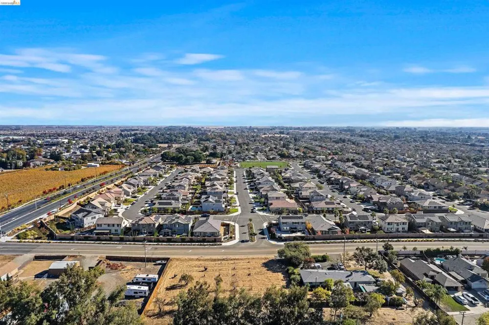 3901 Rose Oakley, CA 94561