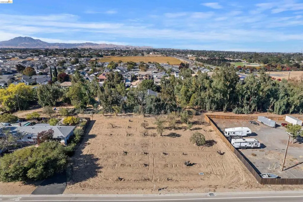 3901 Rose Oakley, CA 94561