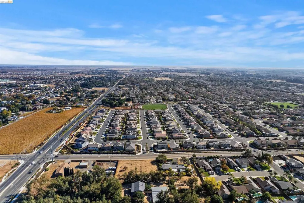 3901 Rose Oakley, CA 94561