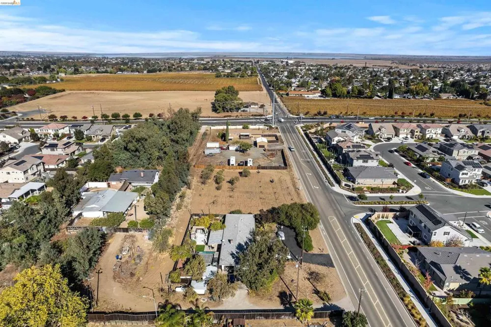3901 Rose Oakley, CA 94561