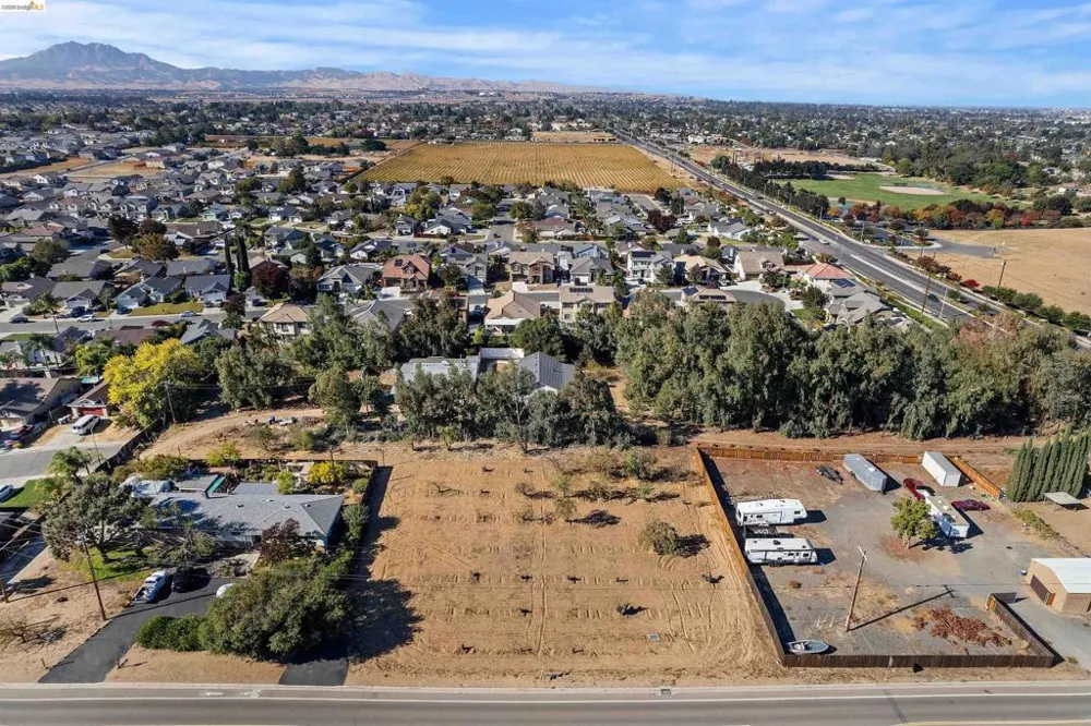 3901 Rose Oakley, CA 94561
