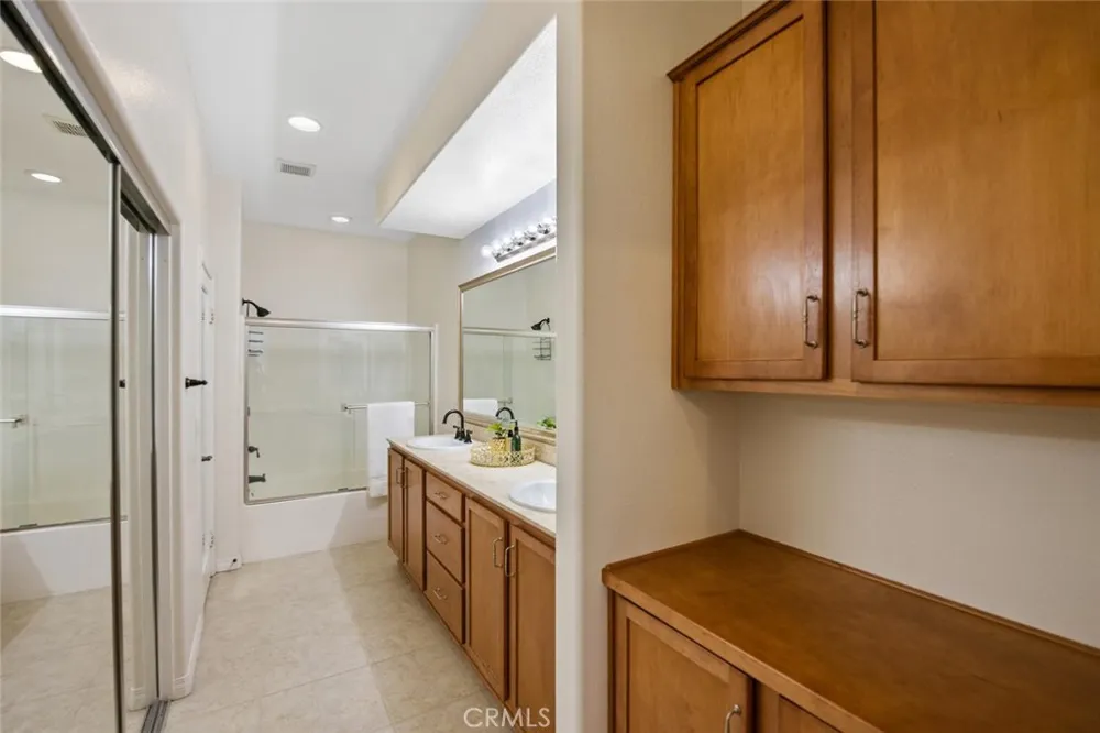 23868 Toscana DR Valencia, CA 91354