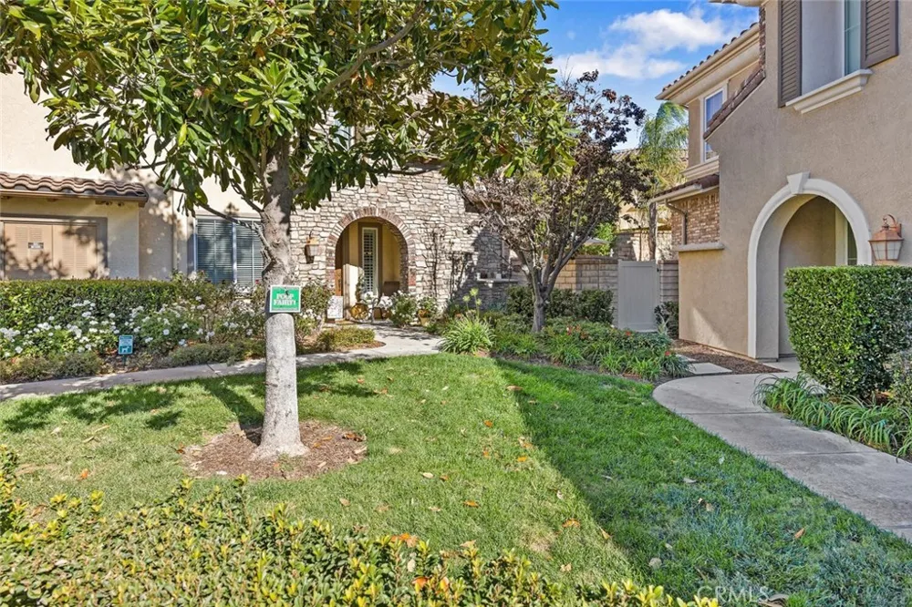 23868 Toscana DR Valencia, CA 91354