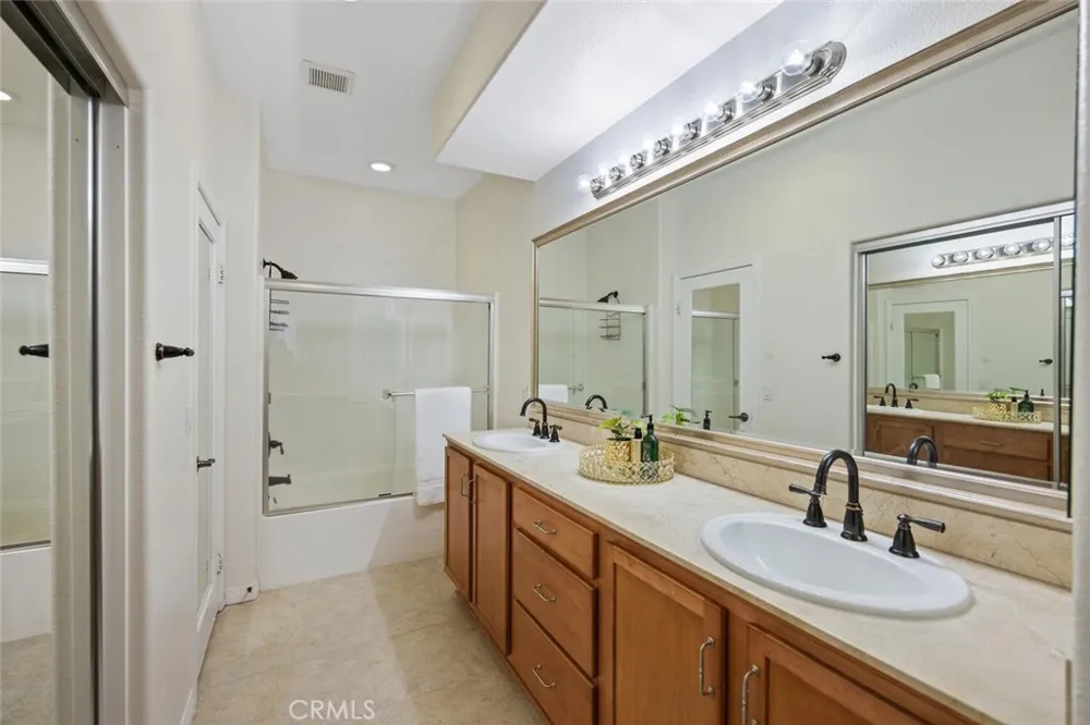 23868 Toscana DR Valencia, CA 91354