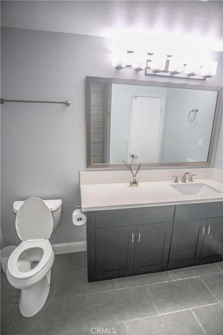7565 Charmant #414 San Diego, CA 92122