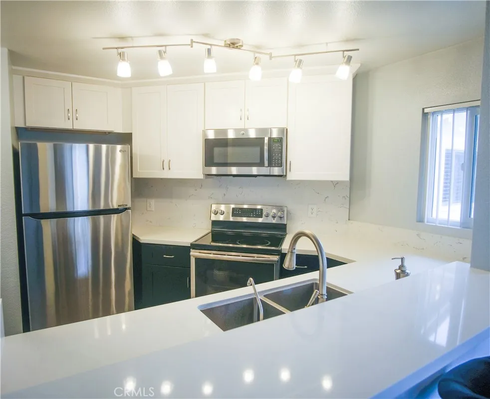 7565 Charmant #414 San Diego, CA 92122