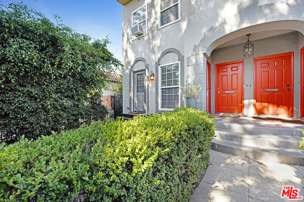1359 S Cloverdale Avenue Los Angeles, CA 90019