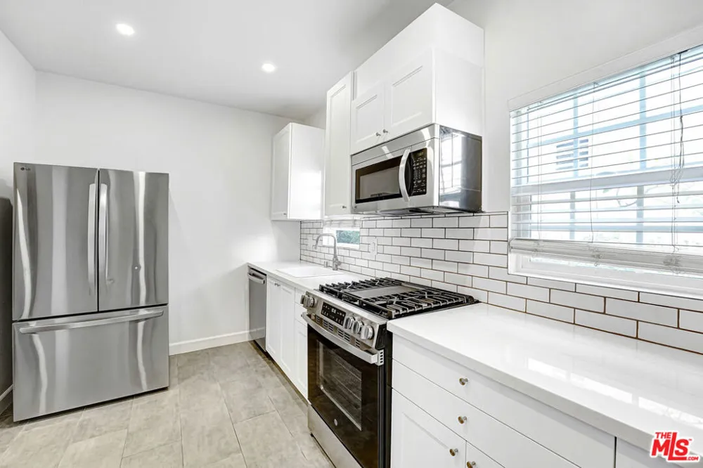 1359 S Cloverdale Avenue Los Angeles, CA 90019