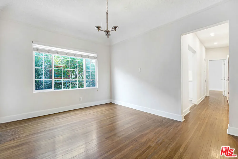 1359 S Cloverdale Avenue Los Angeles, CA 90019