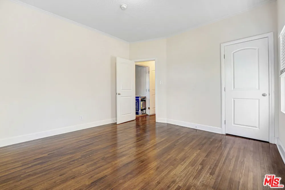 1359 S Cloverdale Avenue Los Angeles, CA 90019