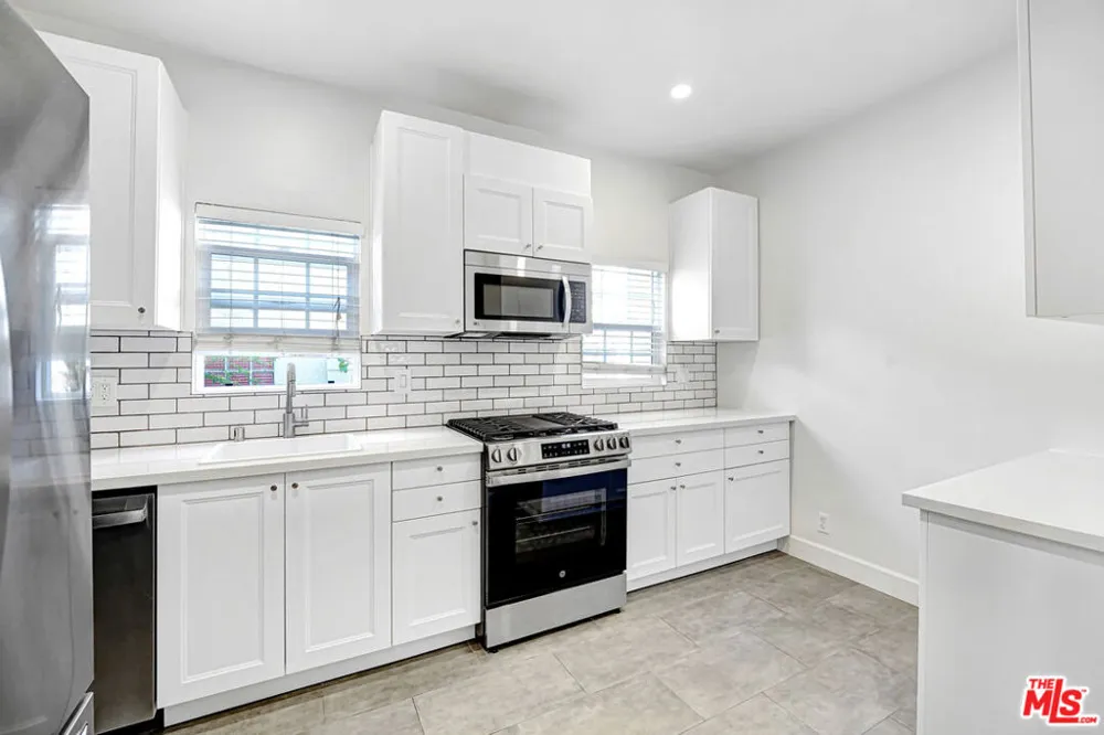 1359 S Cloverdale Avenue Los Angeles, CA 90019