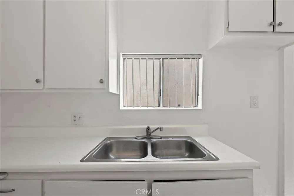 526 W 47th St Los Angeles, CA 90037