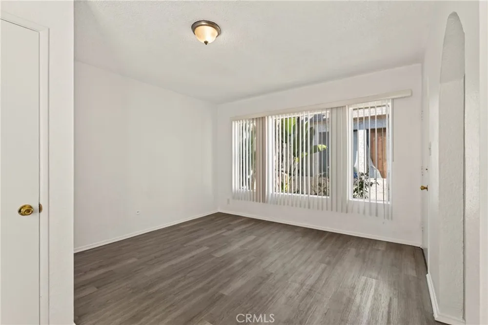 526 W 47th St Los Angeles, CA 90037