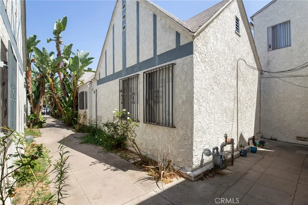 526 W 47th St Los Angeles, CA 90037