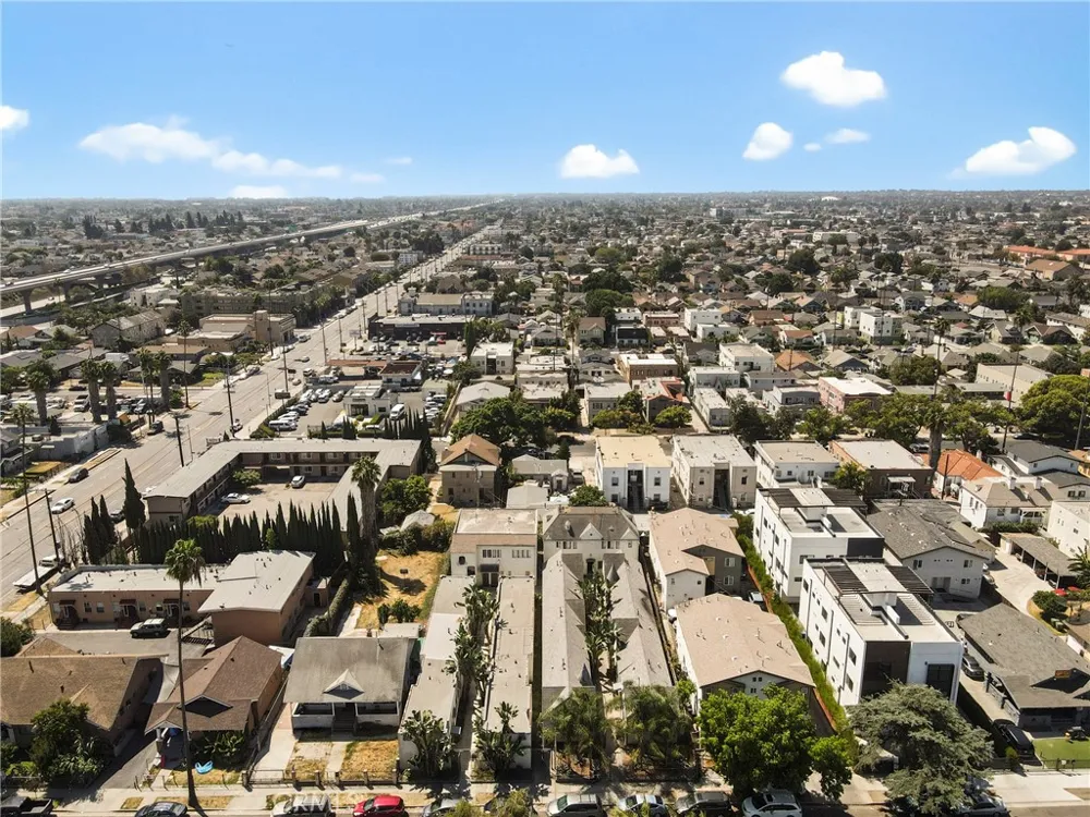 526 W 47th St Los Angeles, CA 90037