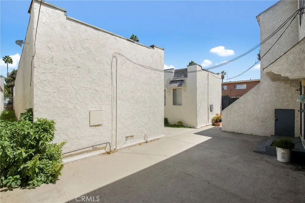 526 W 47th St Los Angeles, CA 90037