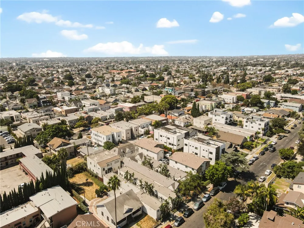 526 W 47th St Los Angeles, CA 90037