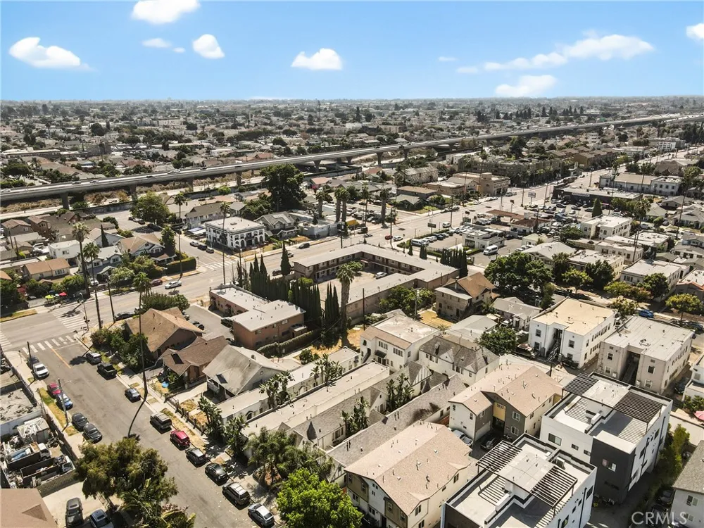 526 W 47th St Los Angeles, CA 90037