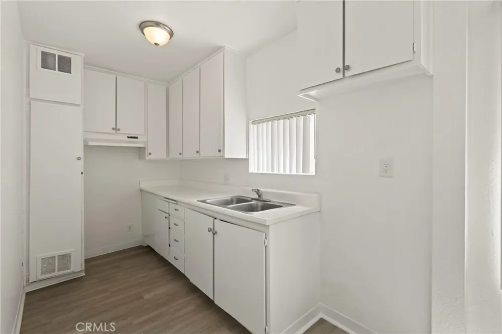 526 W 47th St Los Angeles, CA 90037