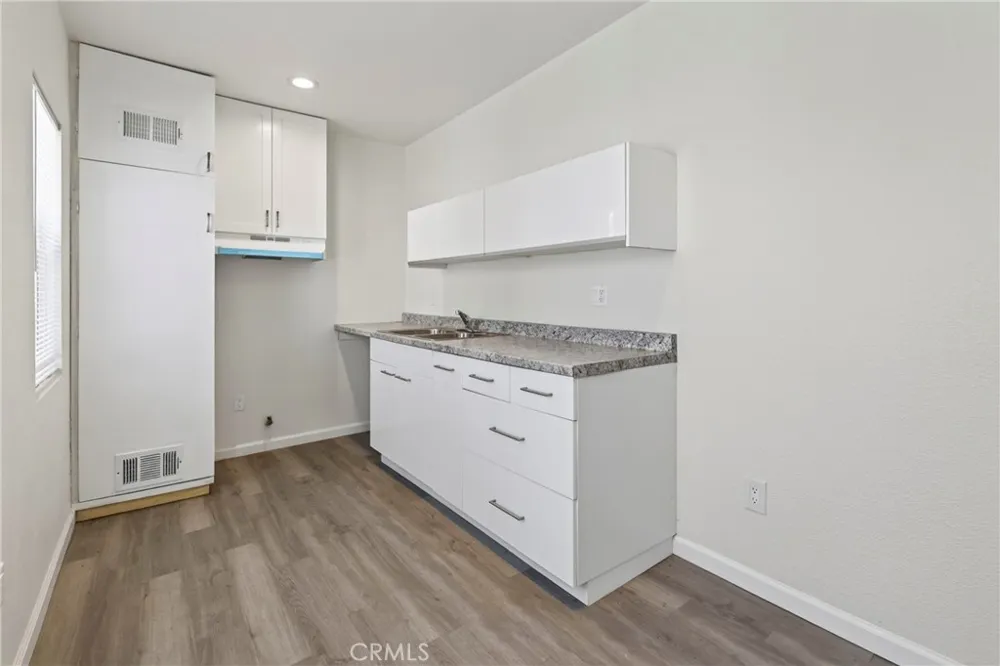 526 W 47th St Los Angeles, CA 90037