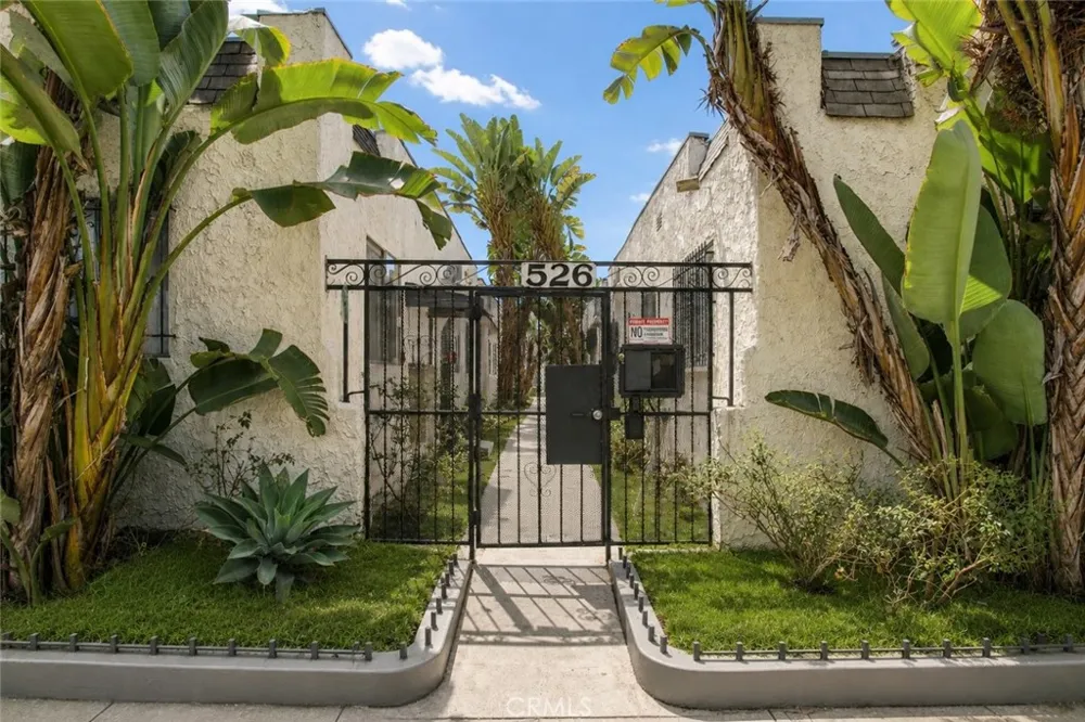 526 W 47th St Los Angeles, CA 90037