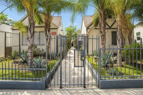 526 W 47th St