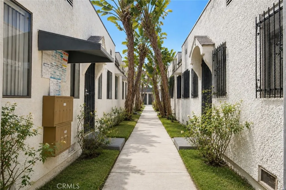 526 W 47th St Los Angeles, CA 90037