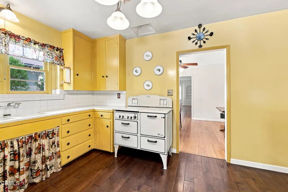 175 El Nido Avenue Monrovia, CA 91016