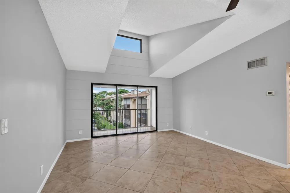 812 SKY PINE WAY #A3 