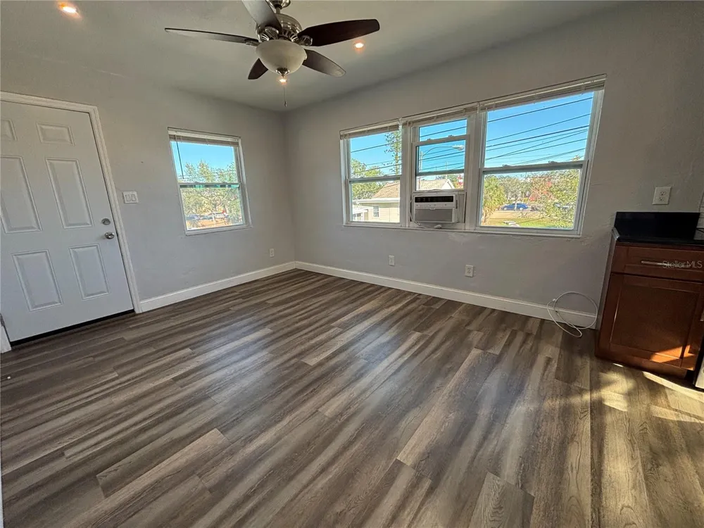 420 15TH AVENUE S #1/2 St Petersburg, FL 33701