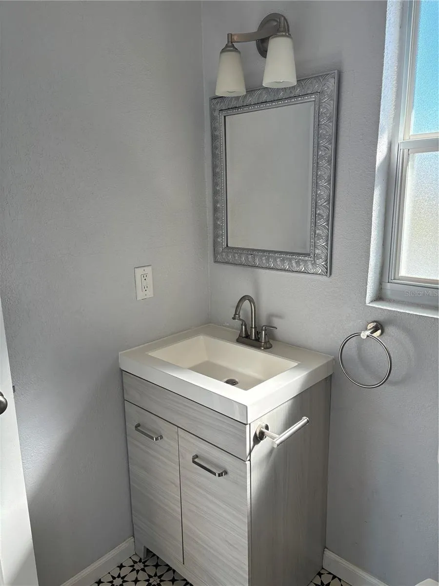 420 15TH AVENUE S #1/2 St Petersburg, FL 33701