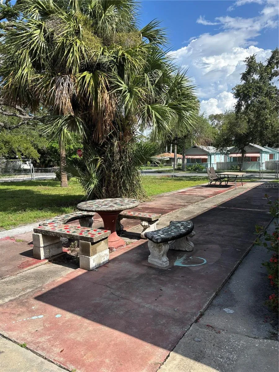 420 15TH AVENUE S #1/2 St Petersburg, FL 33701