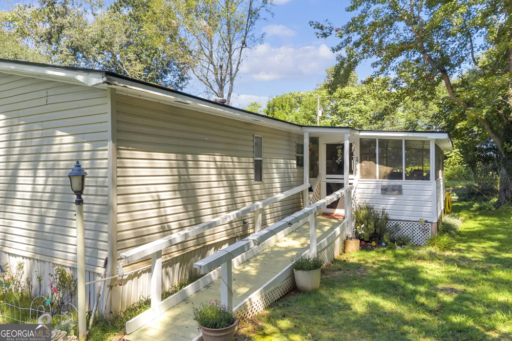 1664 Akin RD Martin, GA 30557