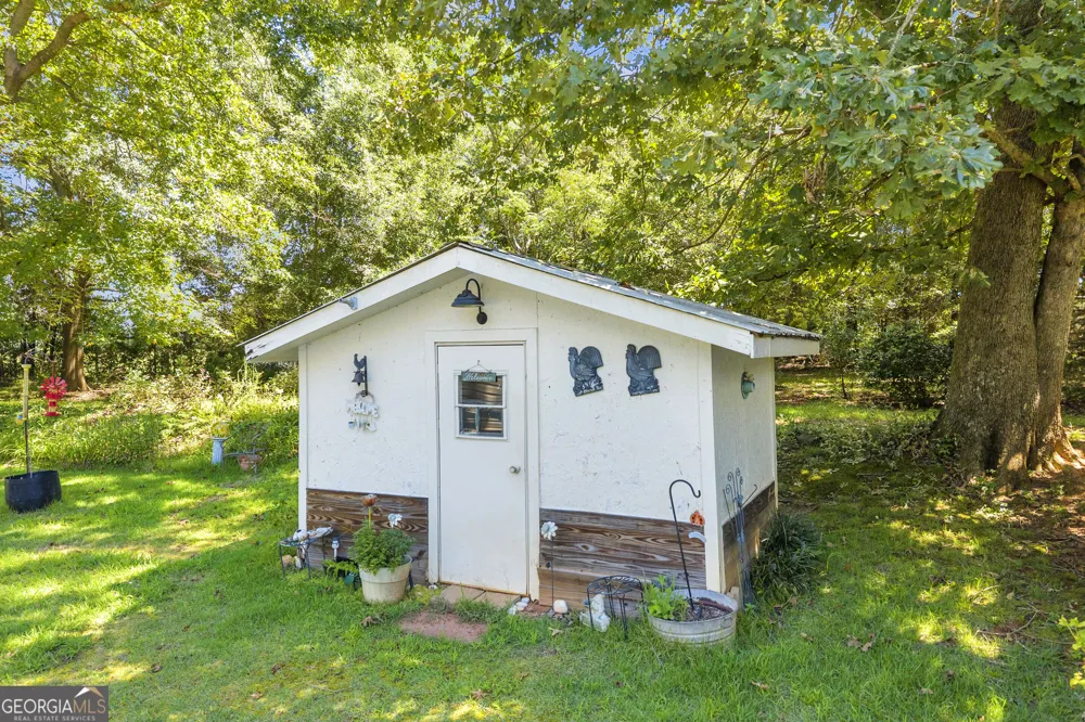 1664 Akin RD Martin, GA 30557
