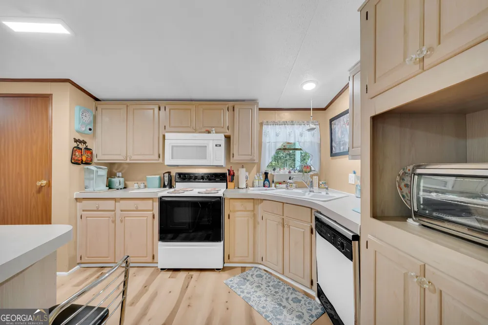 1664 Akin RD Martin, GA 30557
