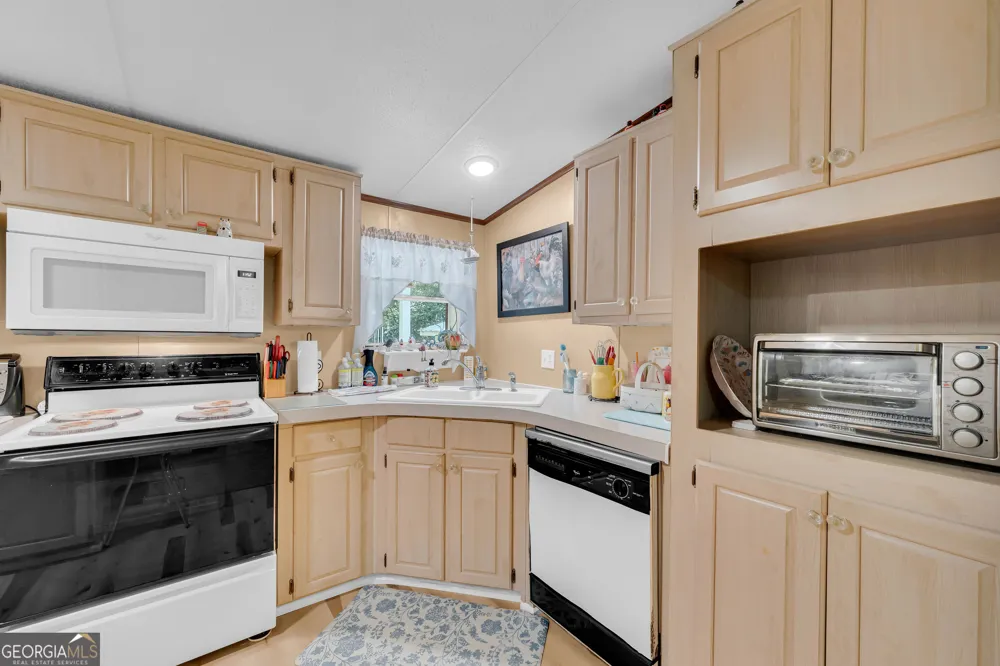 1664 Akin RD Martin, GA 30557