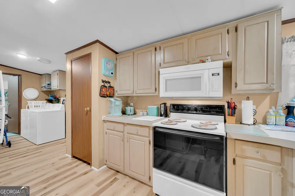 1664 Akin RD Martin, GA 30557