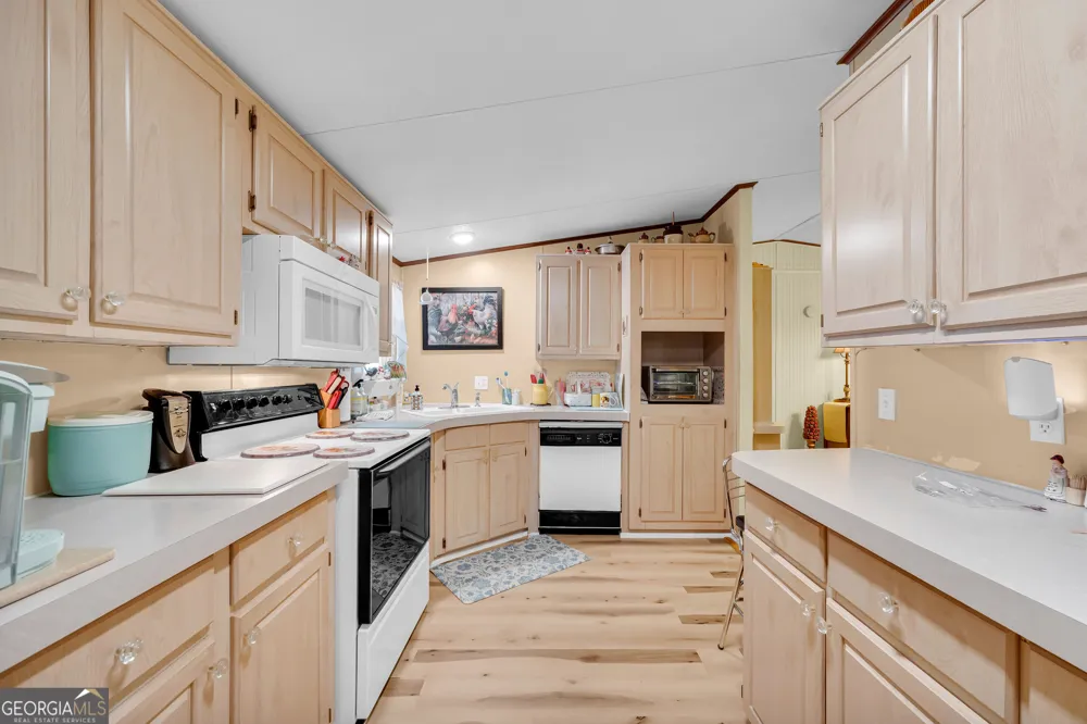 1664 Akin RD Martin, GA 30557