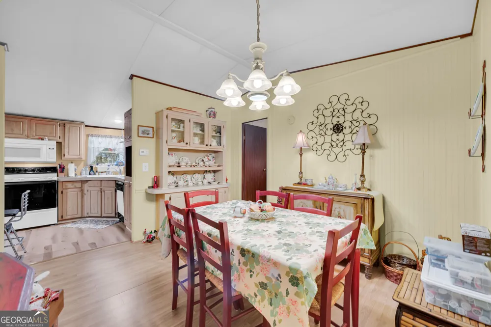 1664 Akin RD Martin, GA 30557