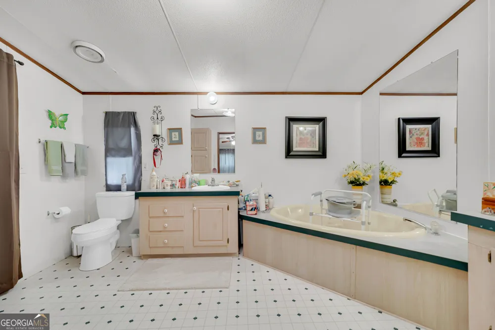 1664 Akin RD Martin, GA 30557