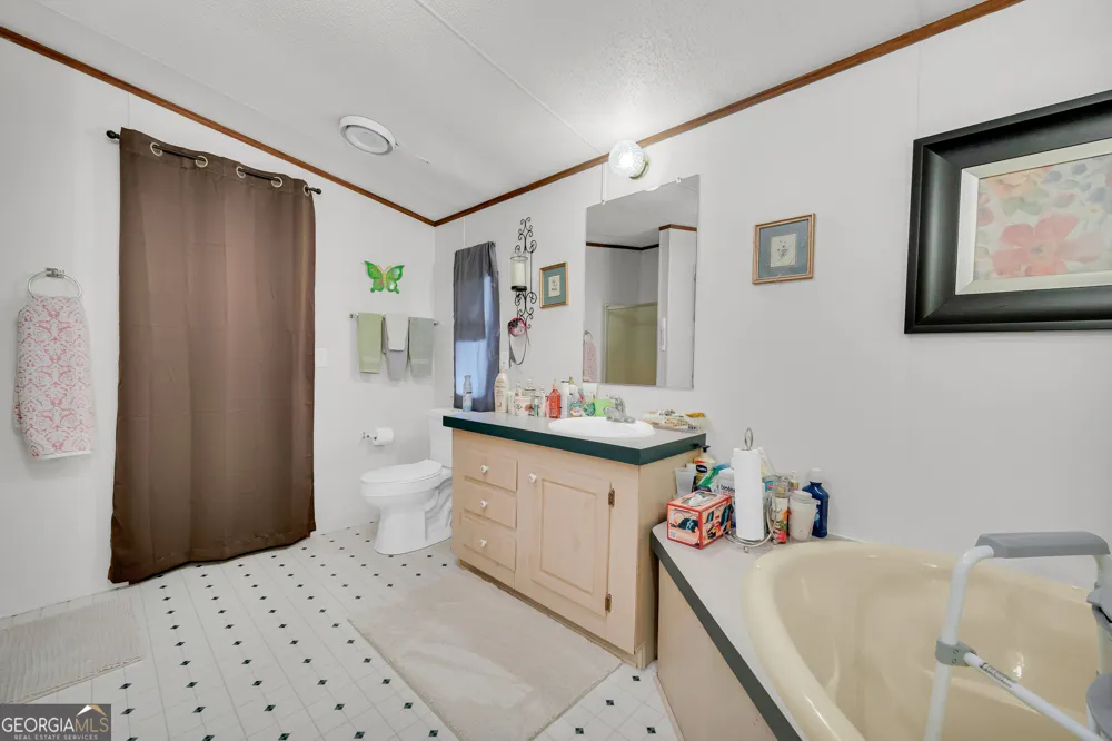 1664 Akin RD Martin, GA 30557