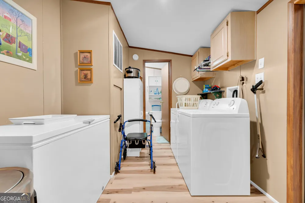 1664 Akin RD Martin, GA 30557